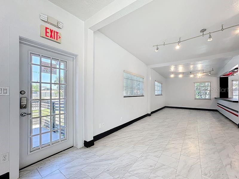 AZALEA PARK SEC 22 - Commercial Lease