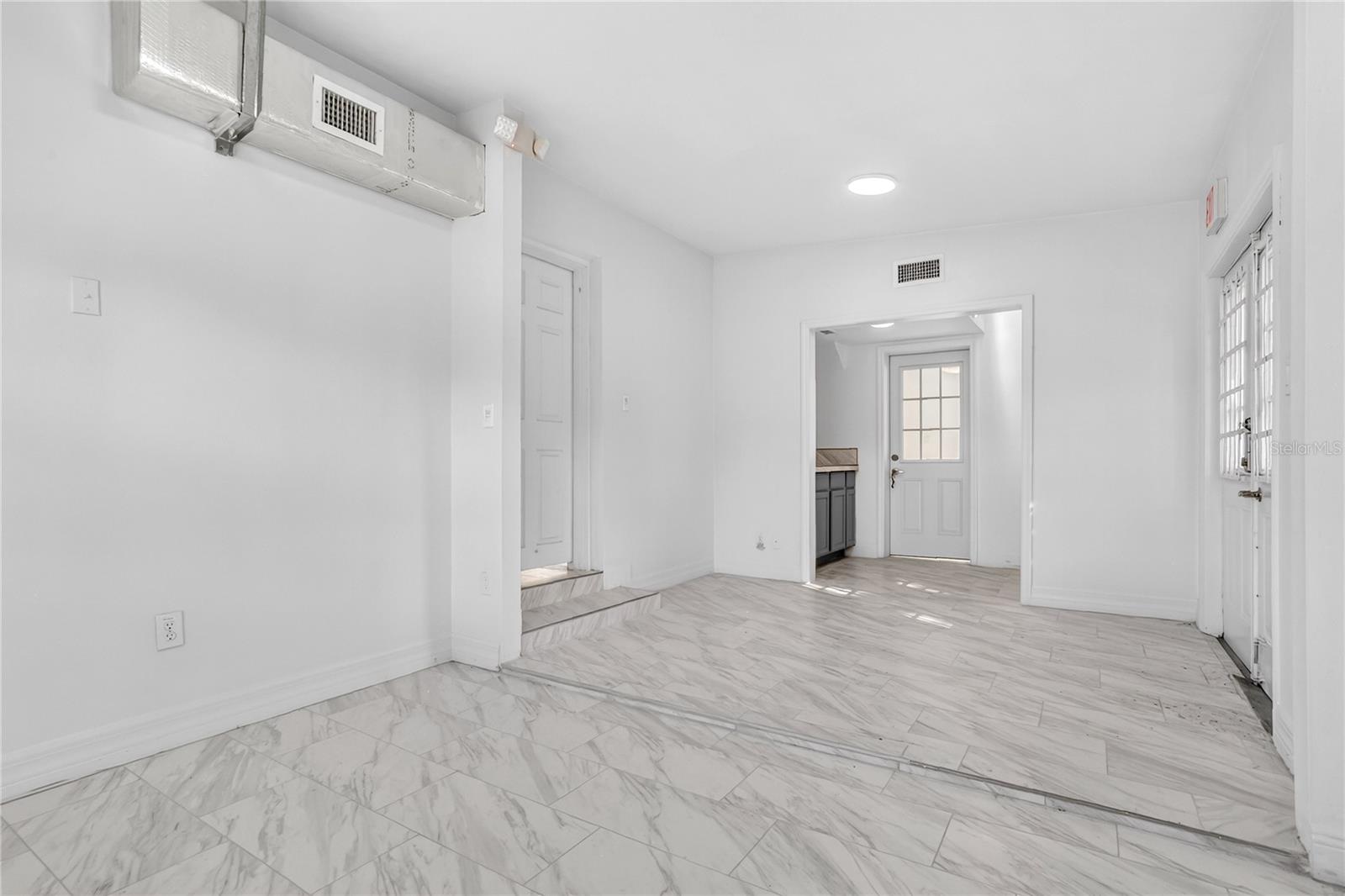 AZALEA PARK SEC 22 - Commercial Lease