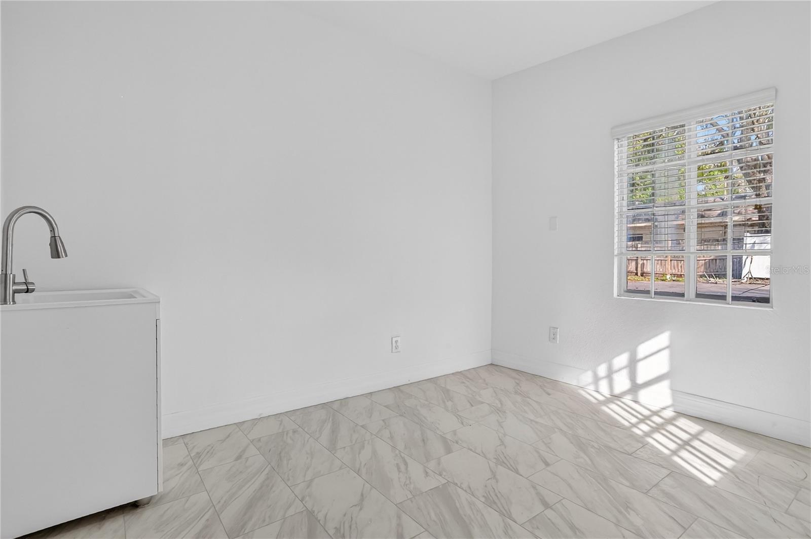 AZALEA PARK SEC 22 - Commercial Lease