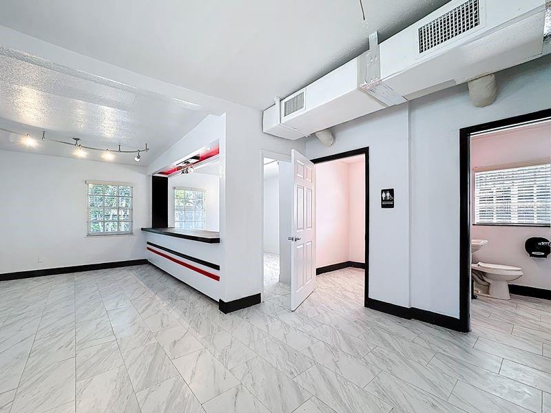 AZALEA PARK SEC 22 - Commercial Lease