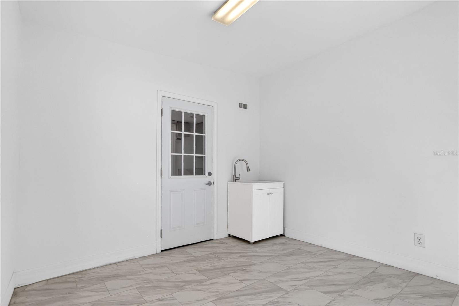 AZALEA PARK SEC 22 - Commercial Lease