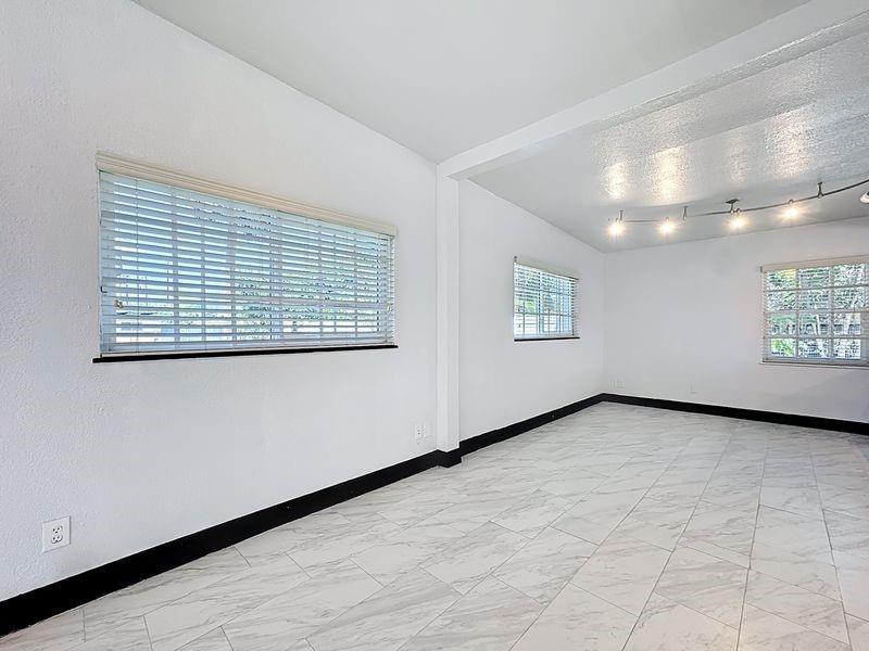 AZALEA PARK SEC 22 - Commercial Lease