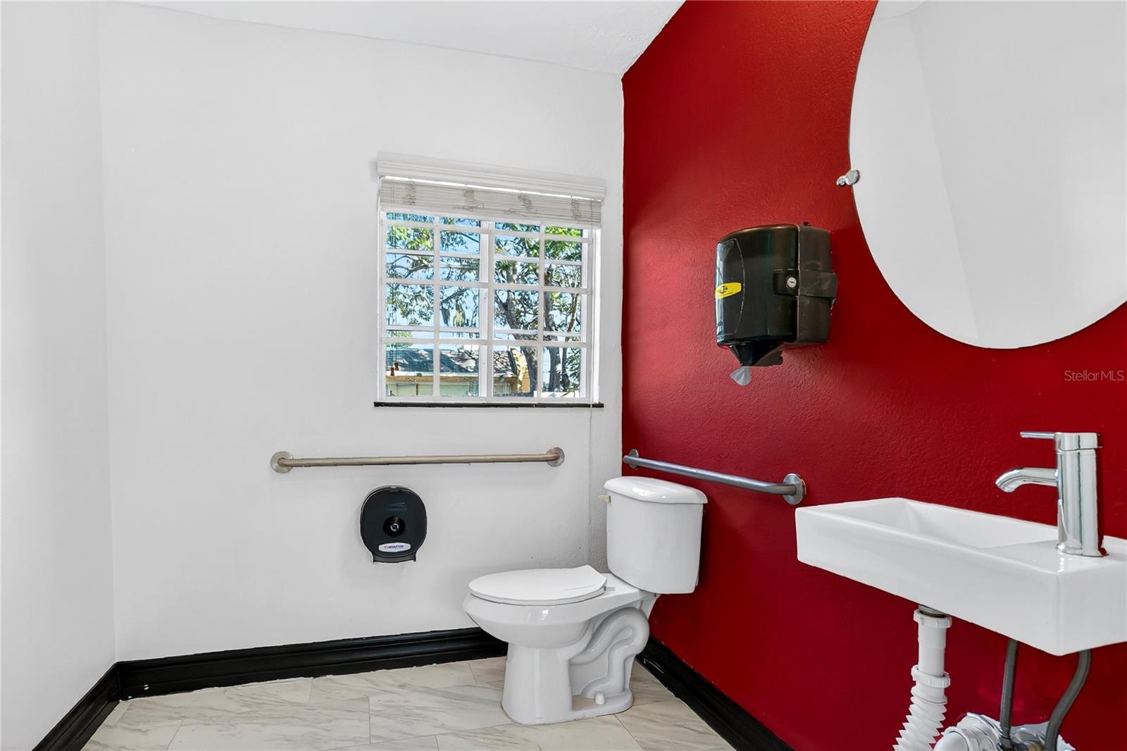 AZALEA PARK SEC 22 - Commercial Lease