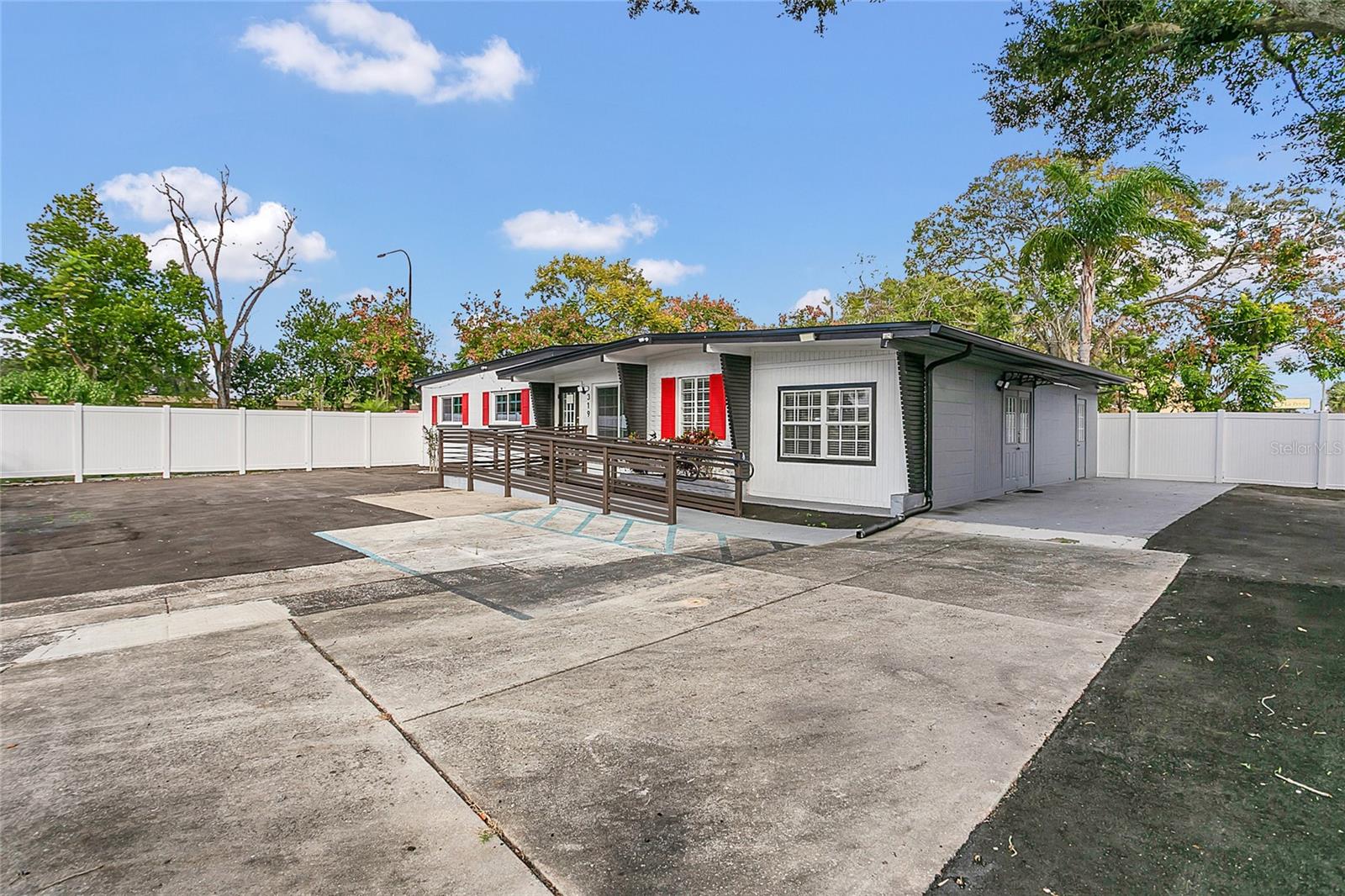 AZALEA PARK SEC 22 - Commercial Lease