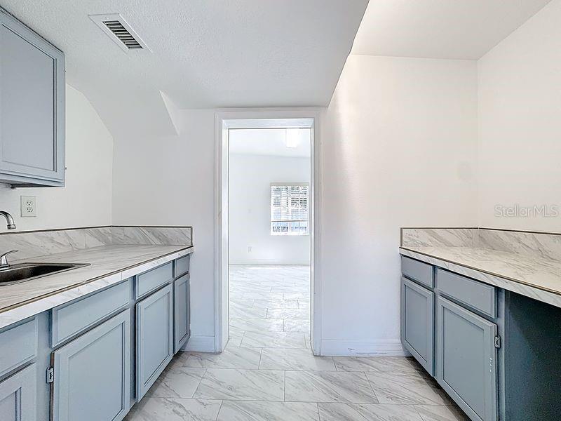 AZALEA PARK SEC 22 - Commercial Lease