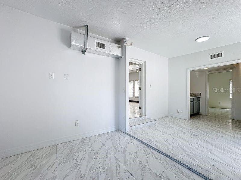 AZALEA PARK SEC 22 - Commercial Lease