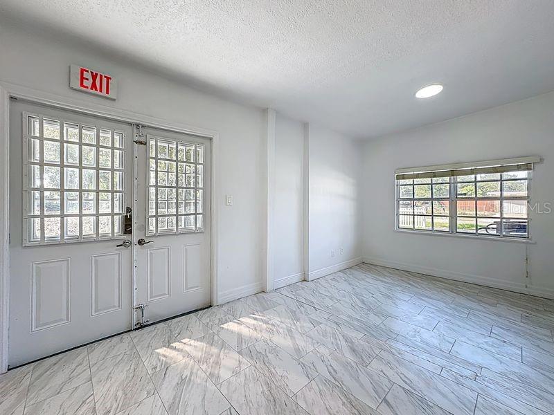 AZALEA PARK SEC 22 - Commercial Lease