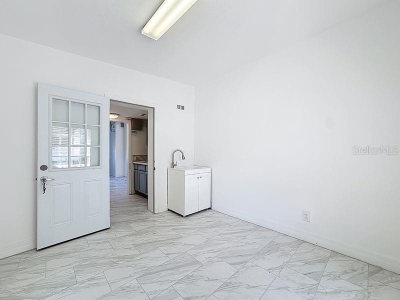 AZALEA PARK SEC 22 - Commercial Lease