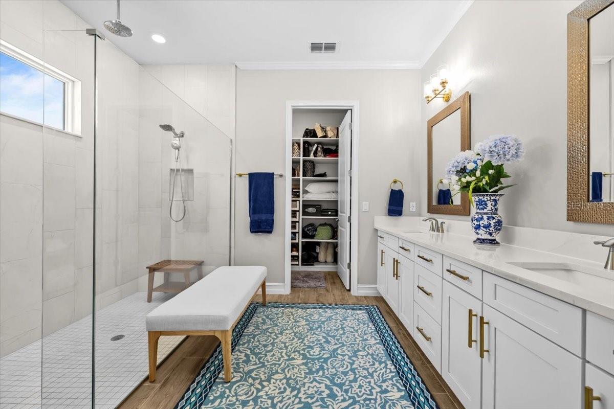 SANCTUARY COVE - Residential