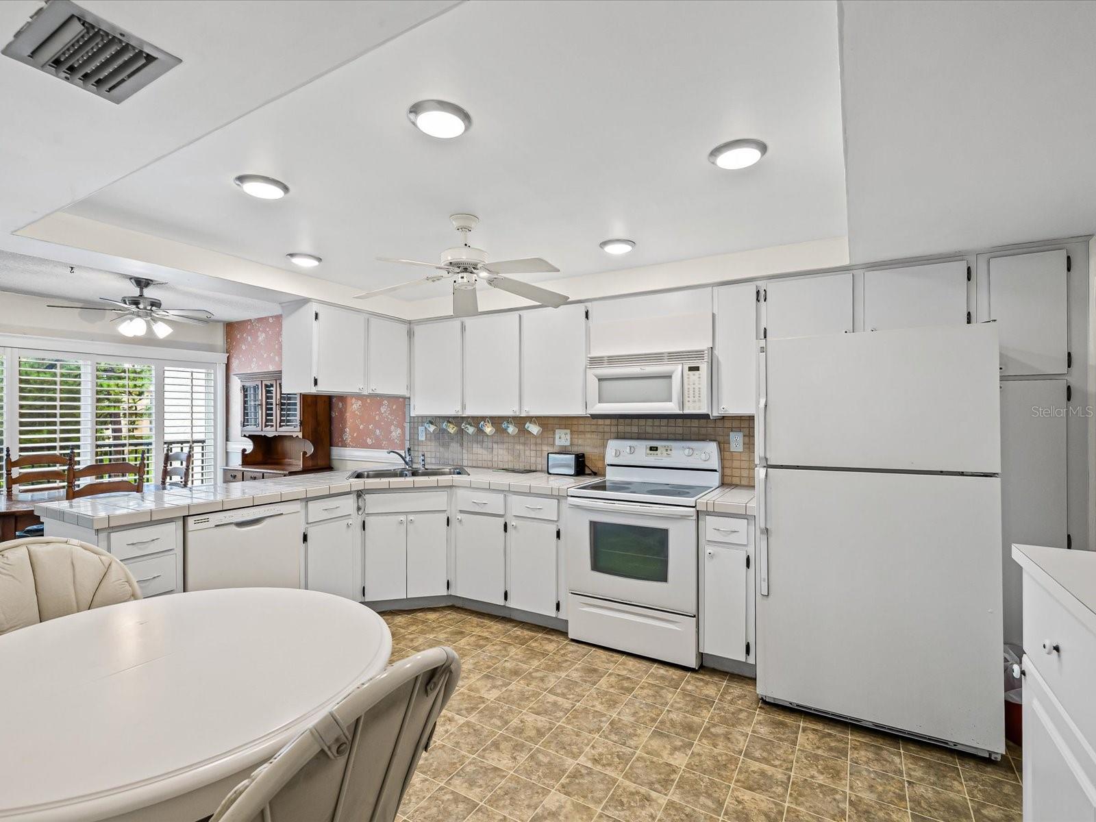 PENTHOUSE GREENS - Residential