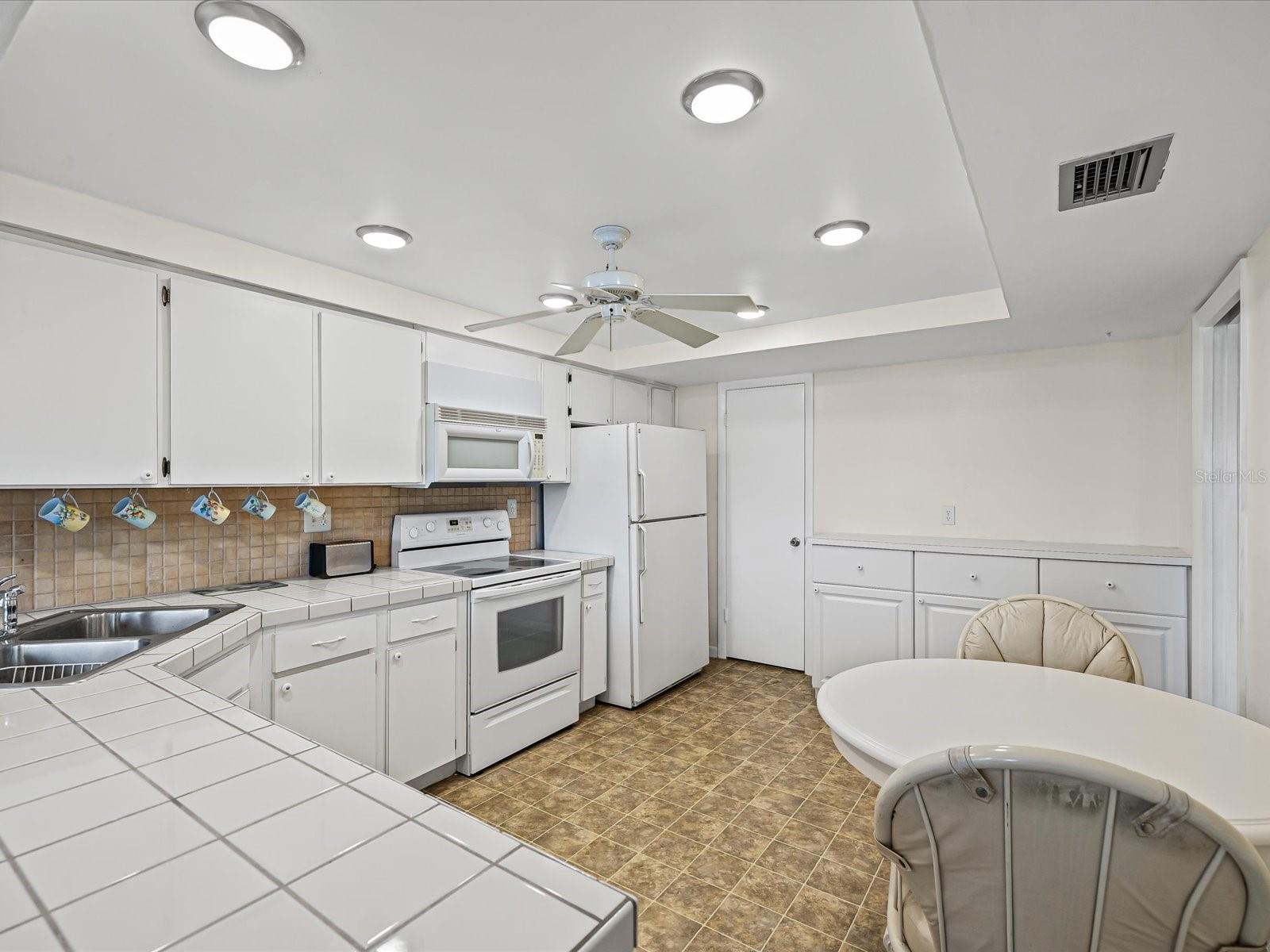 PENTHOUSE GREENS - Residential