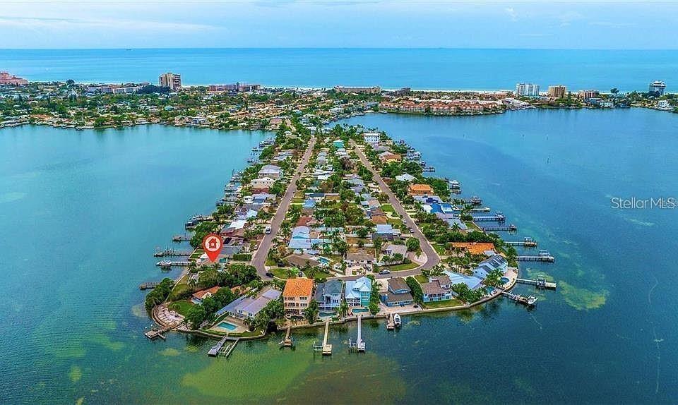 BOCA CIEGA ISLE - Residential