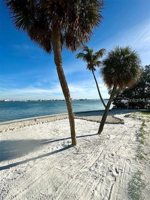 BOCA CIEGA ISLE - Residential