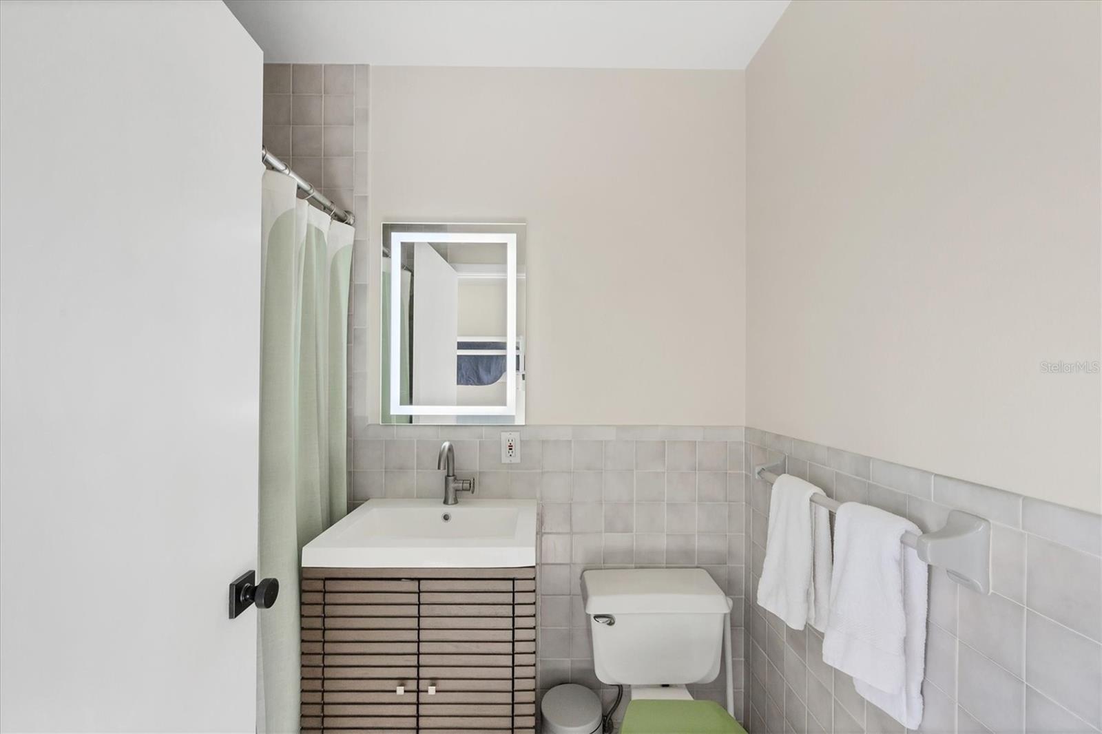 CAPE HAZE RESUB BLK U - Residential Lease