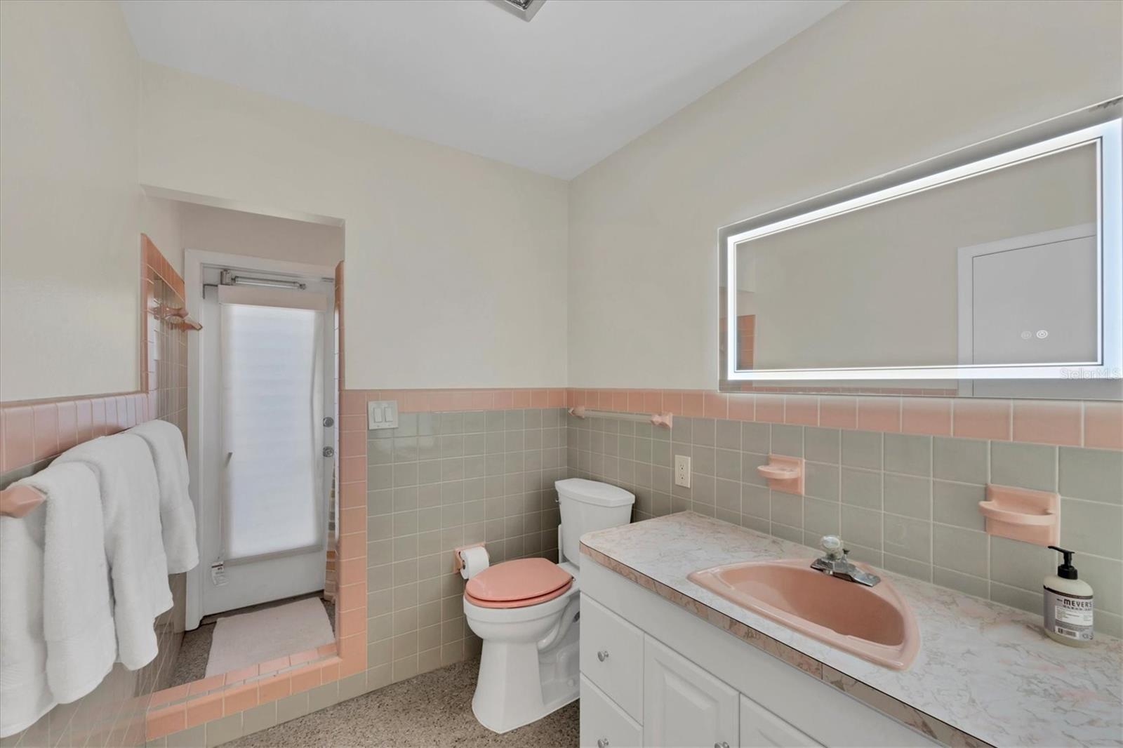 CAPE HAZE RESUB BLK U - Residential Lease