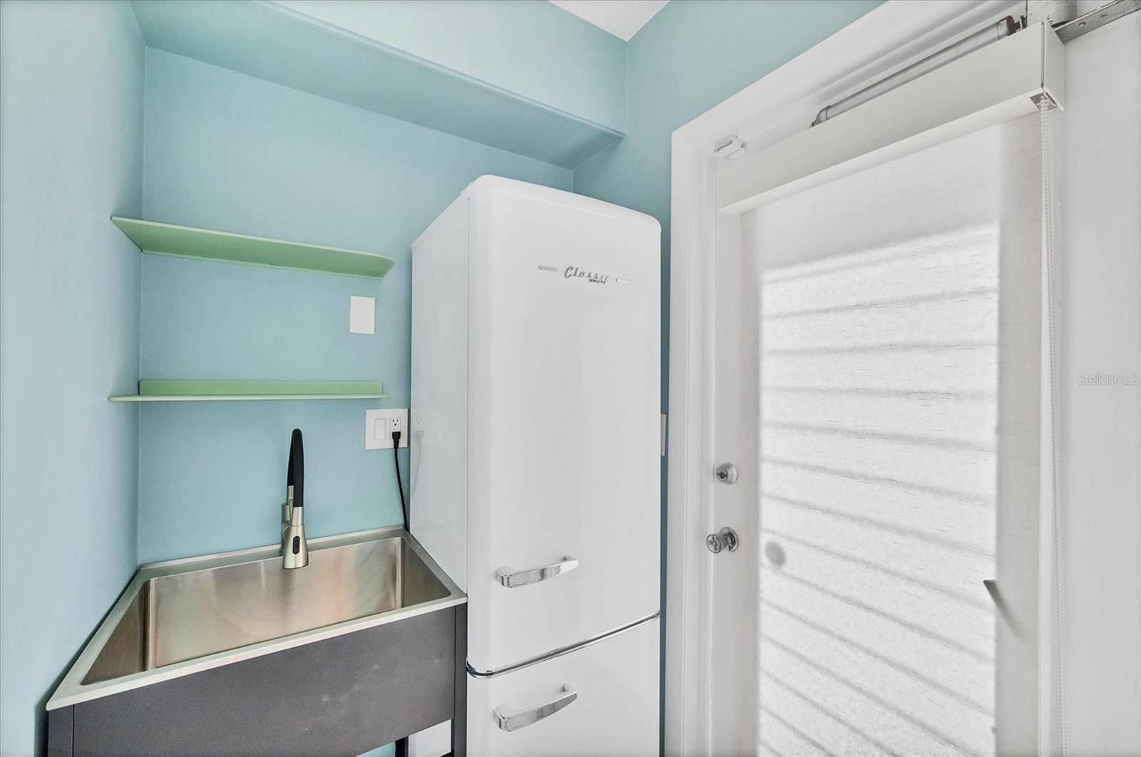 CAPE HAZE RESUB BLK U - Residential Lease