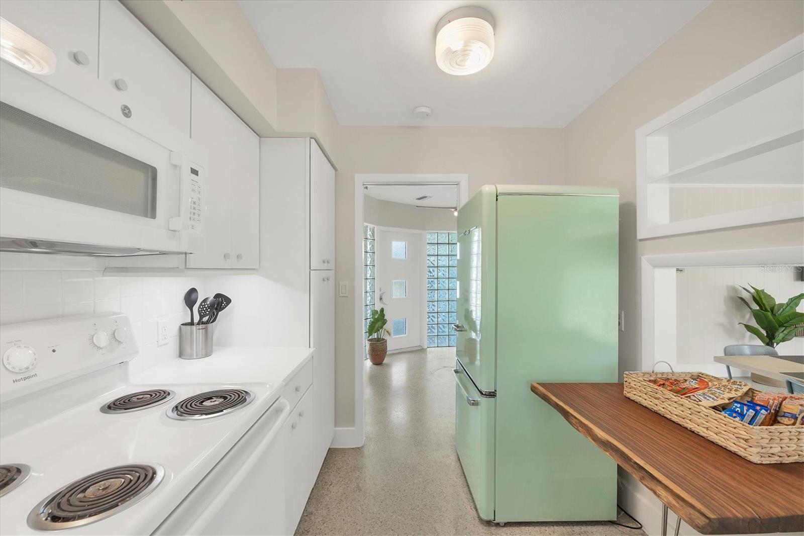 CAPE HAZE RESUB BLK U - Residential Lease