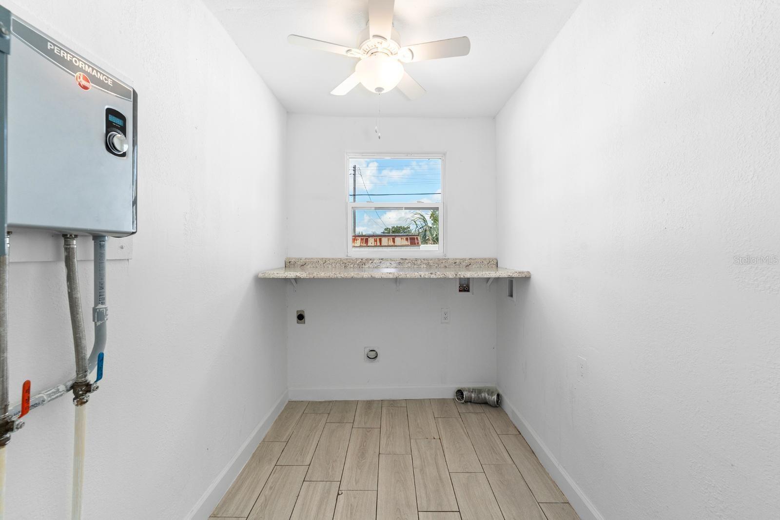 PINE CREST VILLA ADD 5 - Residential