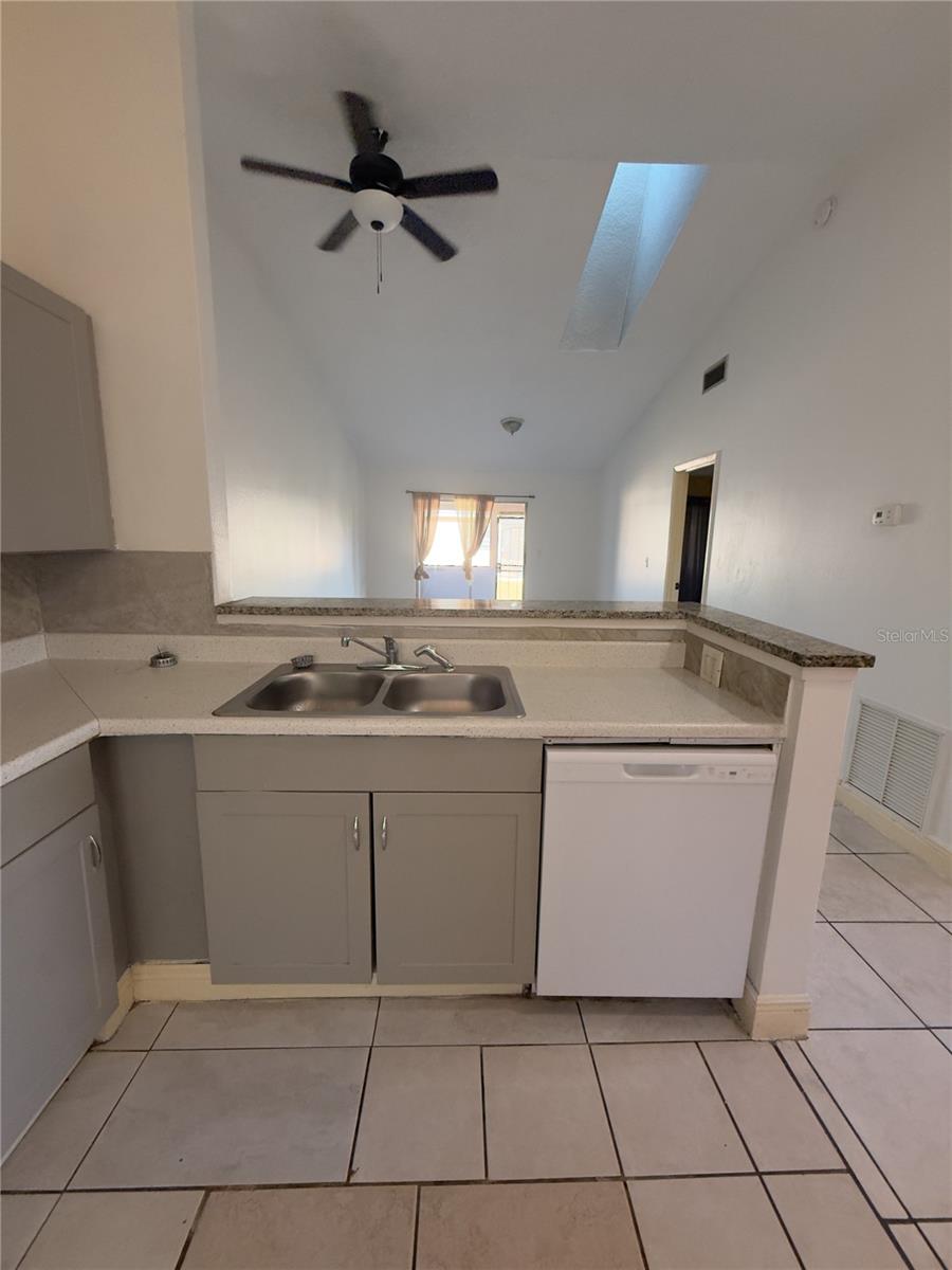 THE WILLOWS FIRST ADD - Residential Lease