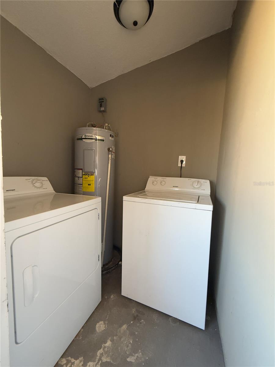 THE WILLOWS FIRST ADD - Residential Lease