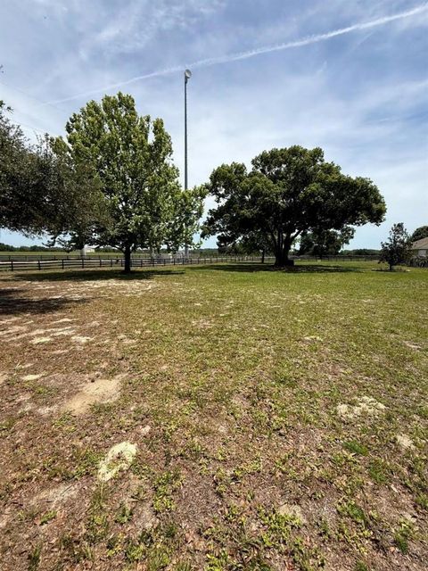 Tiny photo for 41430 Roger Giles Road, Umatilla, FL 32784 (MLS # G5112109)
