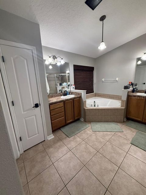 Tiny photo for 41430 Roger Giles Road, Umatilla, FL 32784 (MLS # G5112109)
