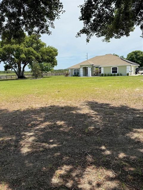 Tiny photo for 41430 Roger Giles Road, Umatilla, FL 32784 (MLS # G5112109)