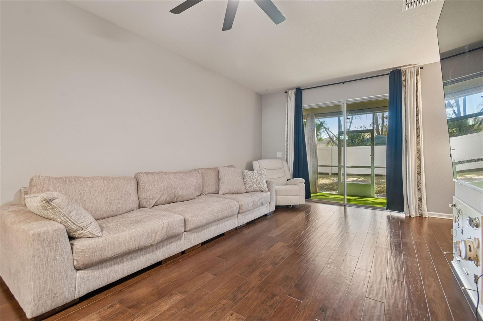 BROADWAY CENTRE TWNHMS - Residential