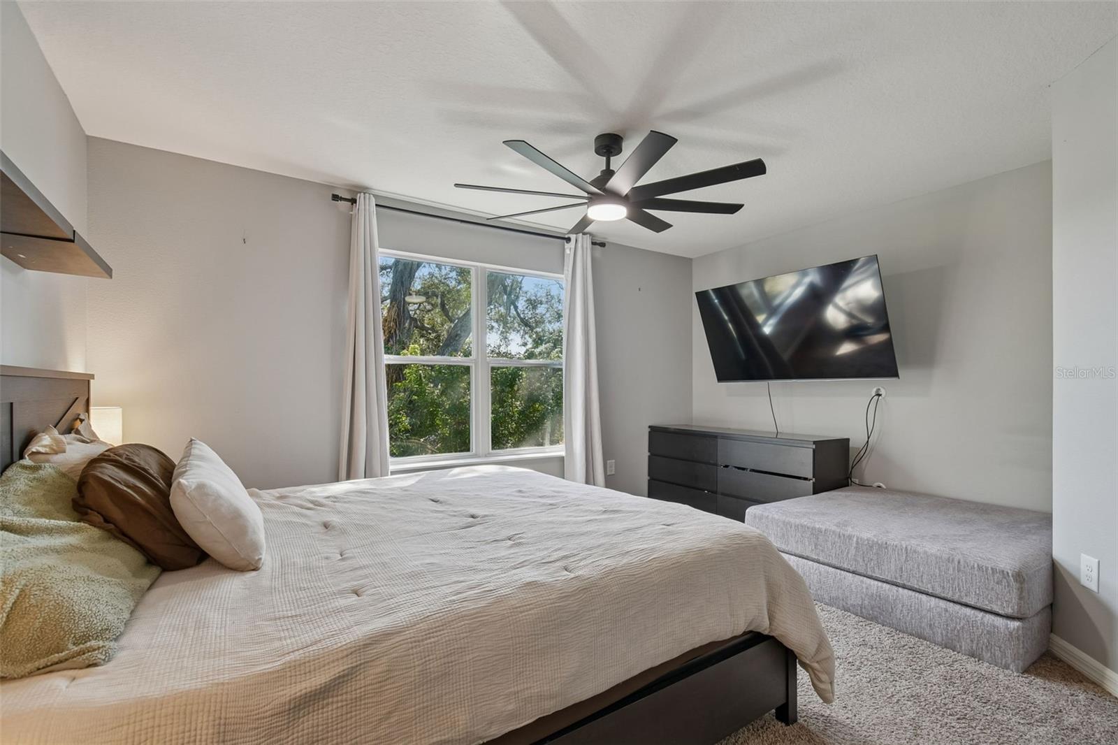 BROADWAY CENTRE TWNHMS - Residential