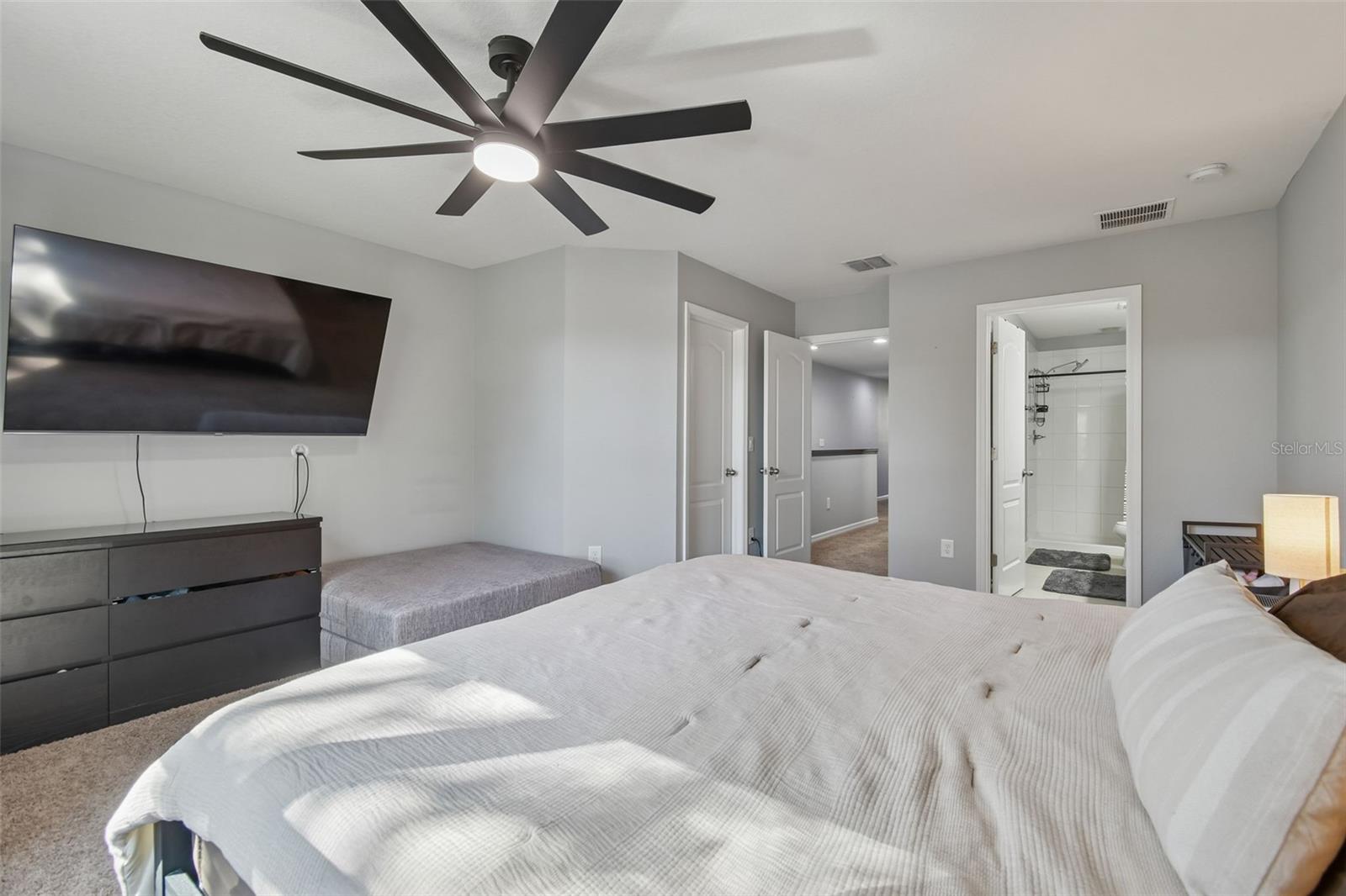 BROADWAY CENTRE TWNHMS - Residential