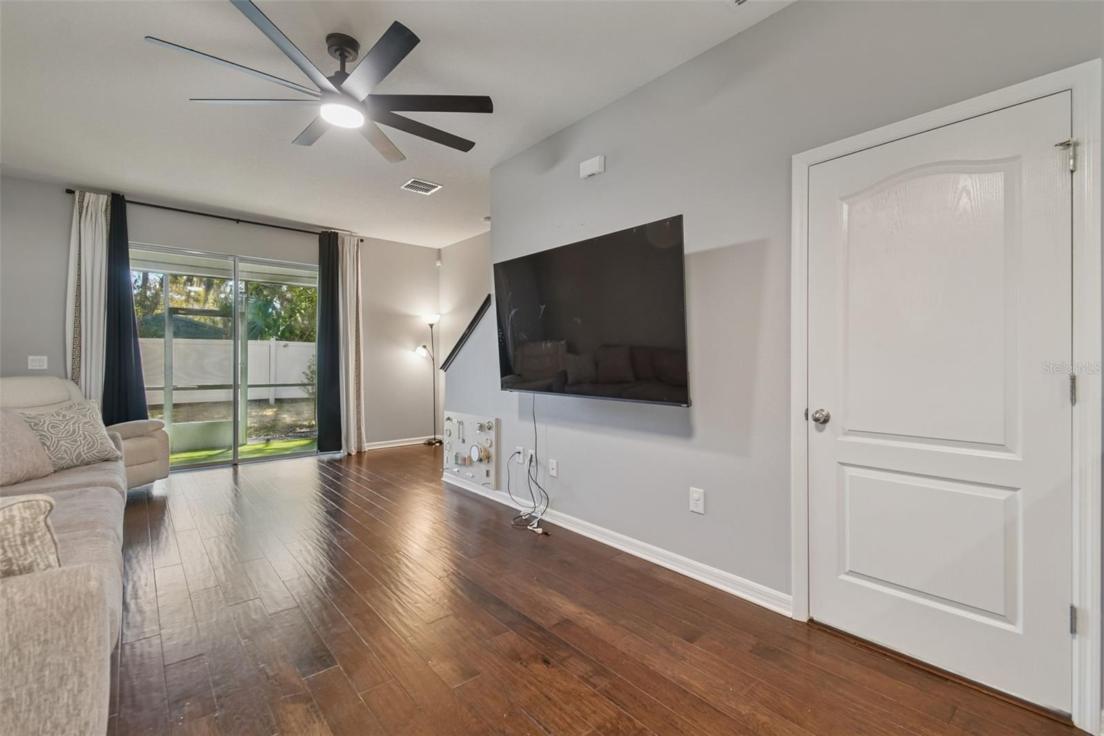 BROADWAY CENTRE TWNHMS - Residential