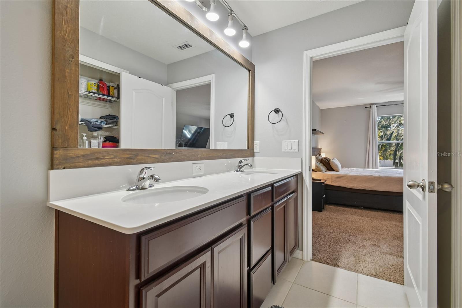 BROADWAY CENTRE TWNHMS - Residential