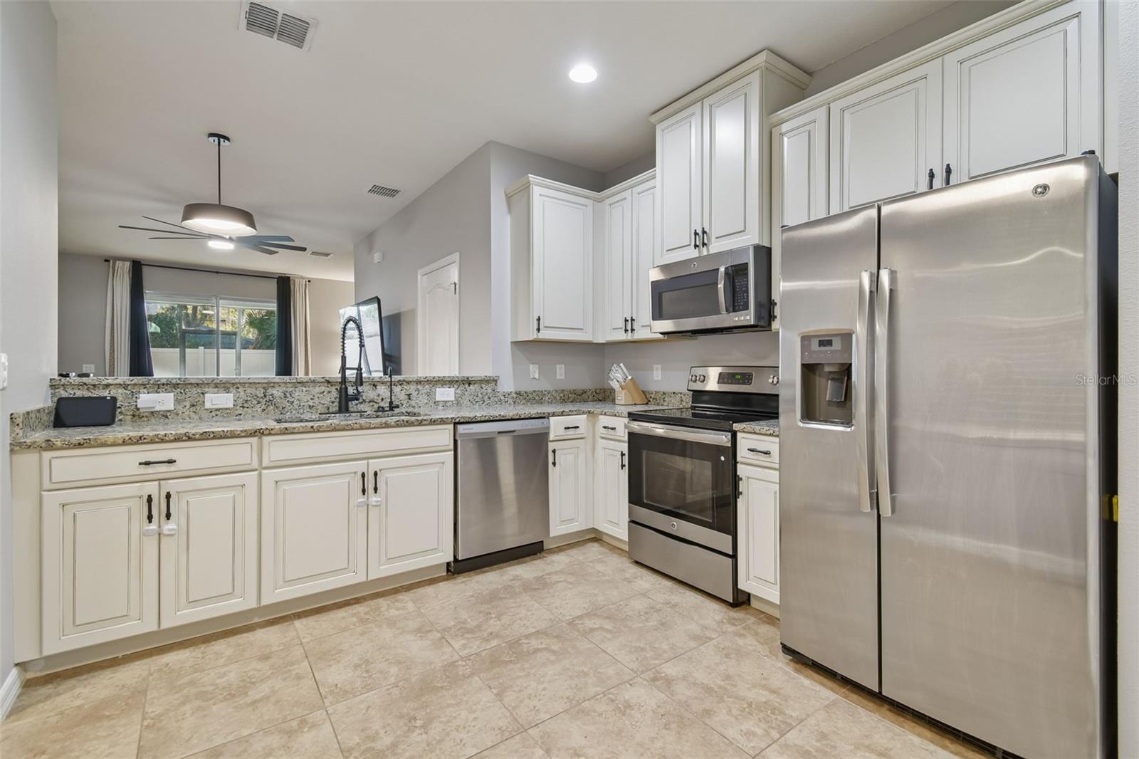 BROADWAY CENTRE TWNHMS - Residential