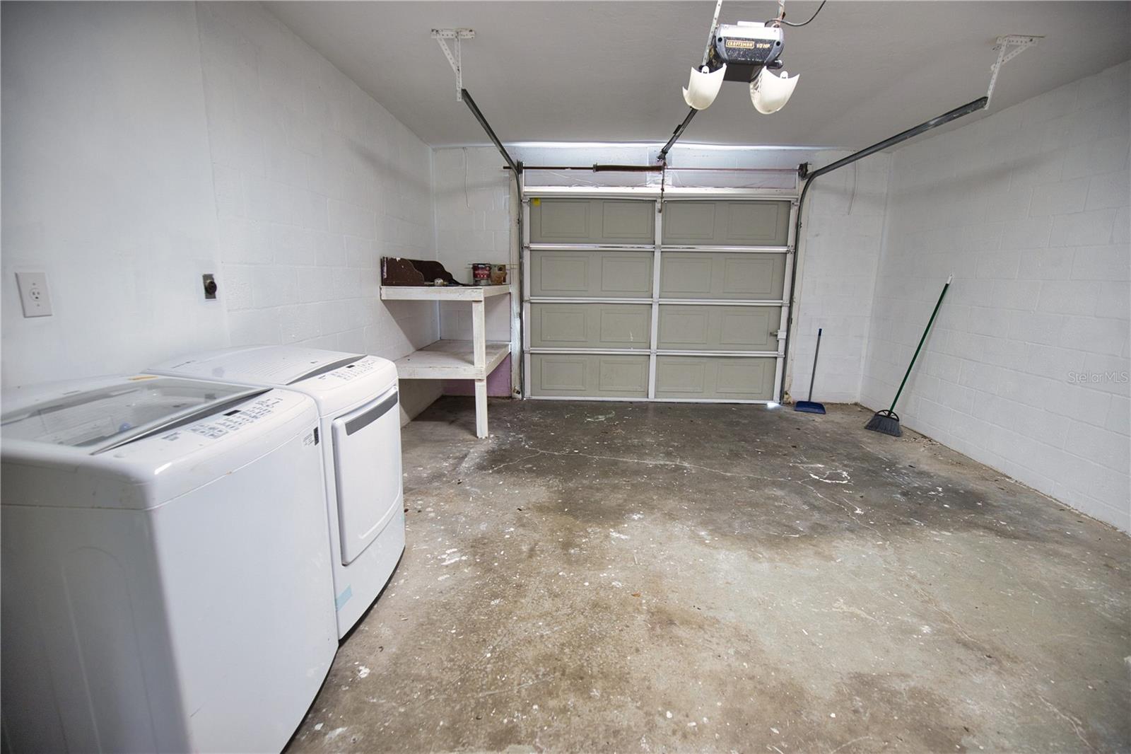 SOUTH VENICE - Residential Lease