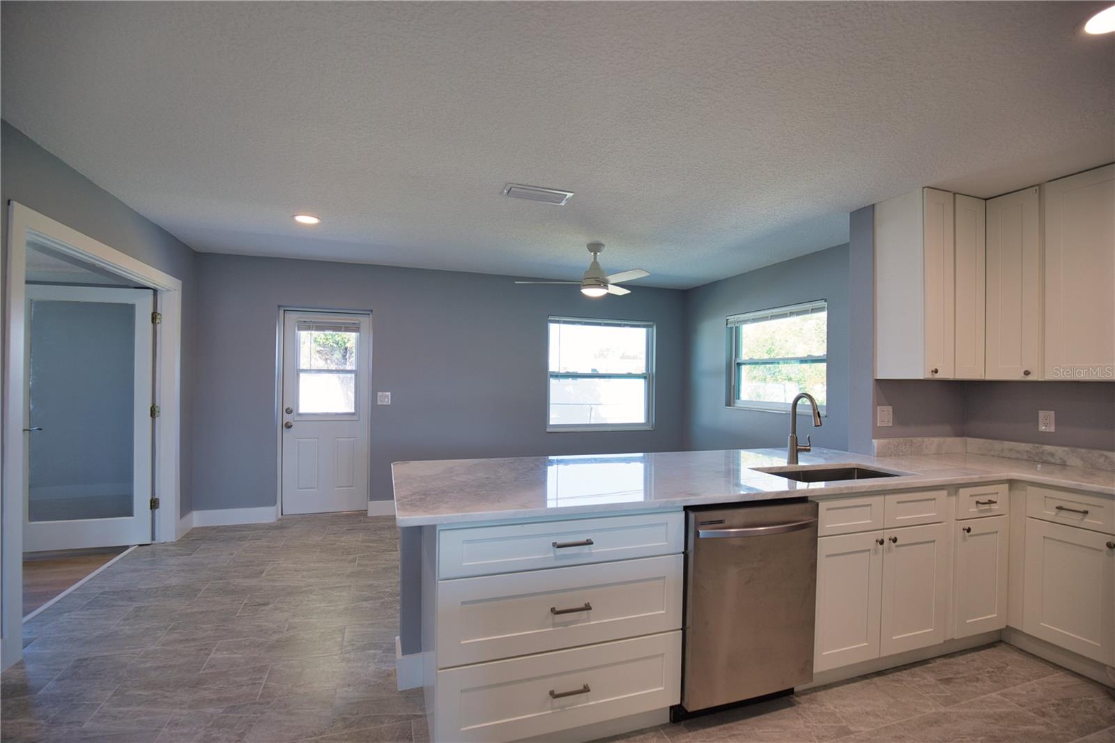 SOUTH VENICE - Residential Lease