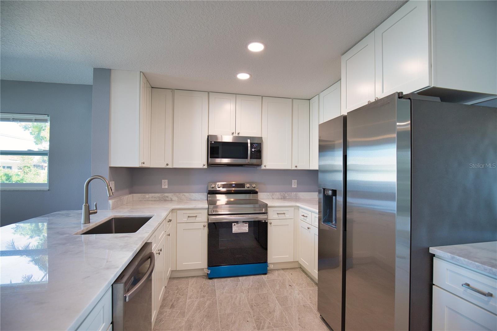 SOUTH VENICE - Residential Lease