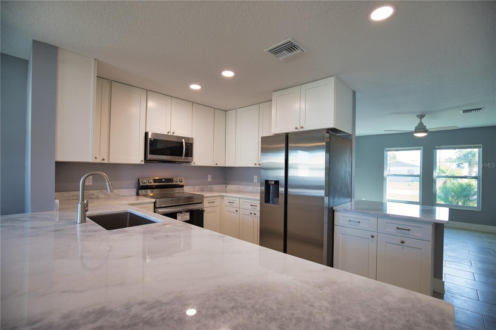 SOUTH VENICE - Residential Lease