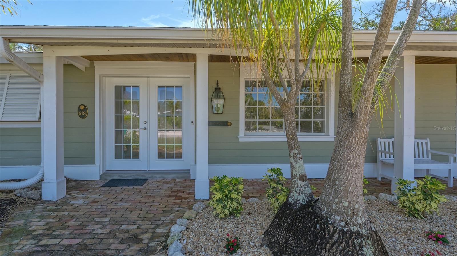 618 BUTTONWOOD DRIVE
