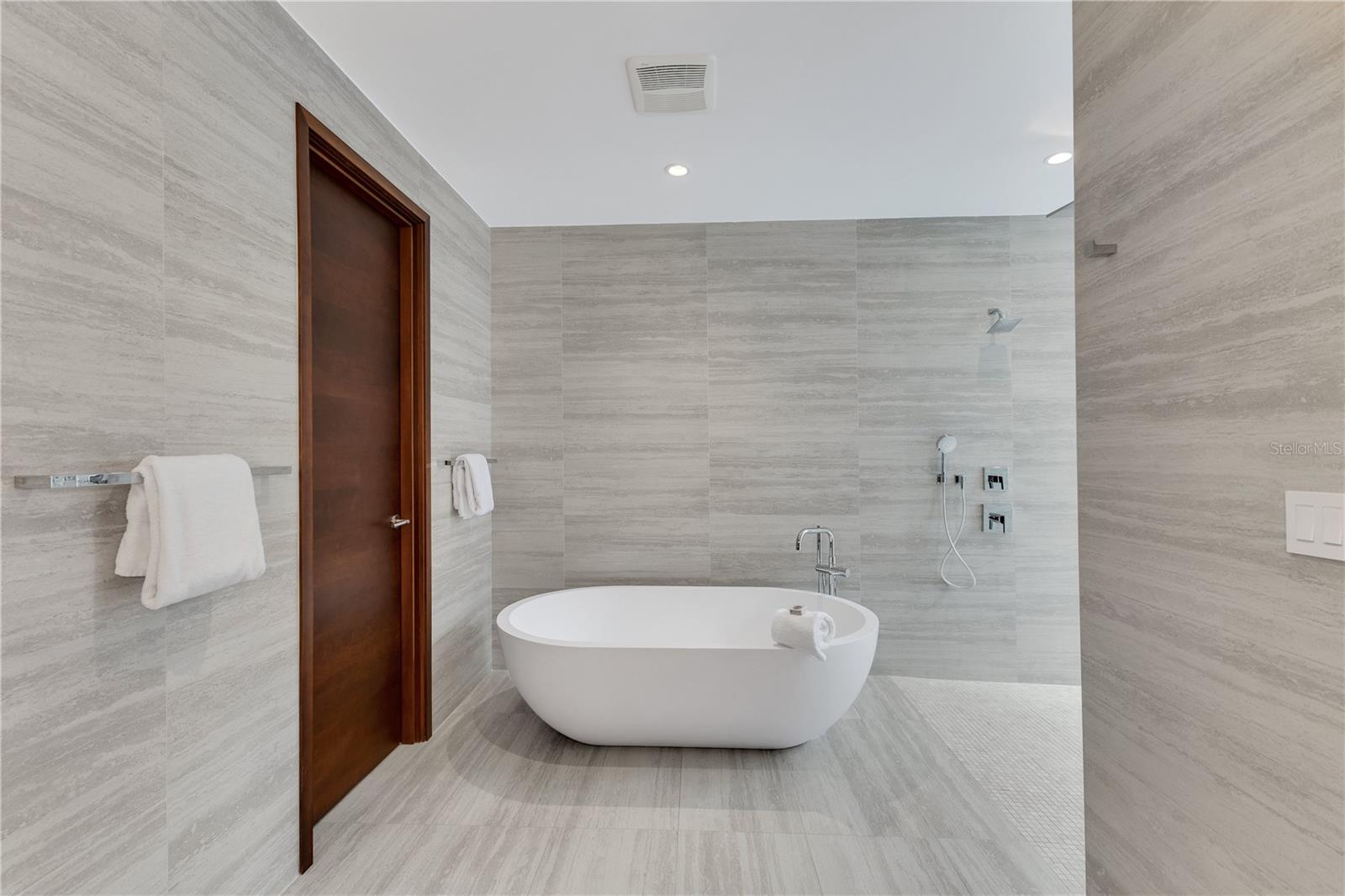 THE ENCLAVE - Residential