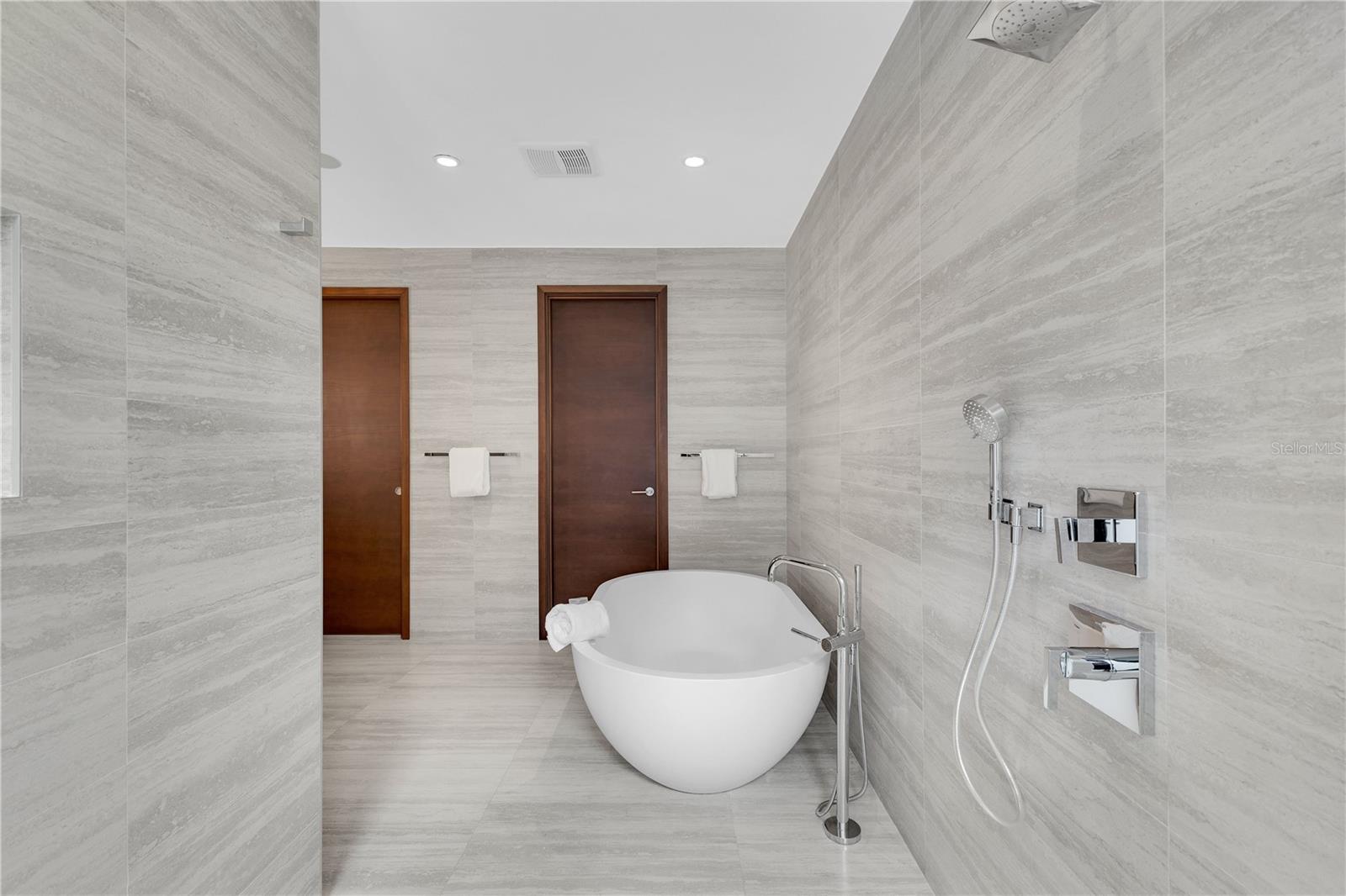 THE ENCLAVE - Residential
