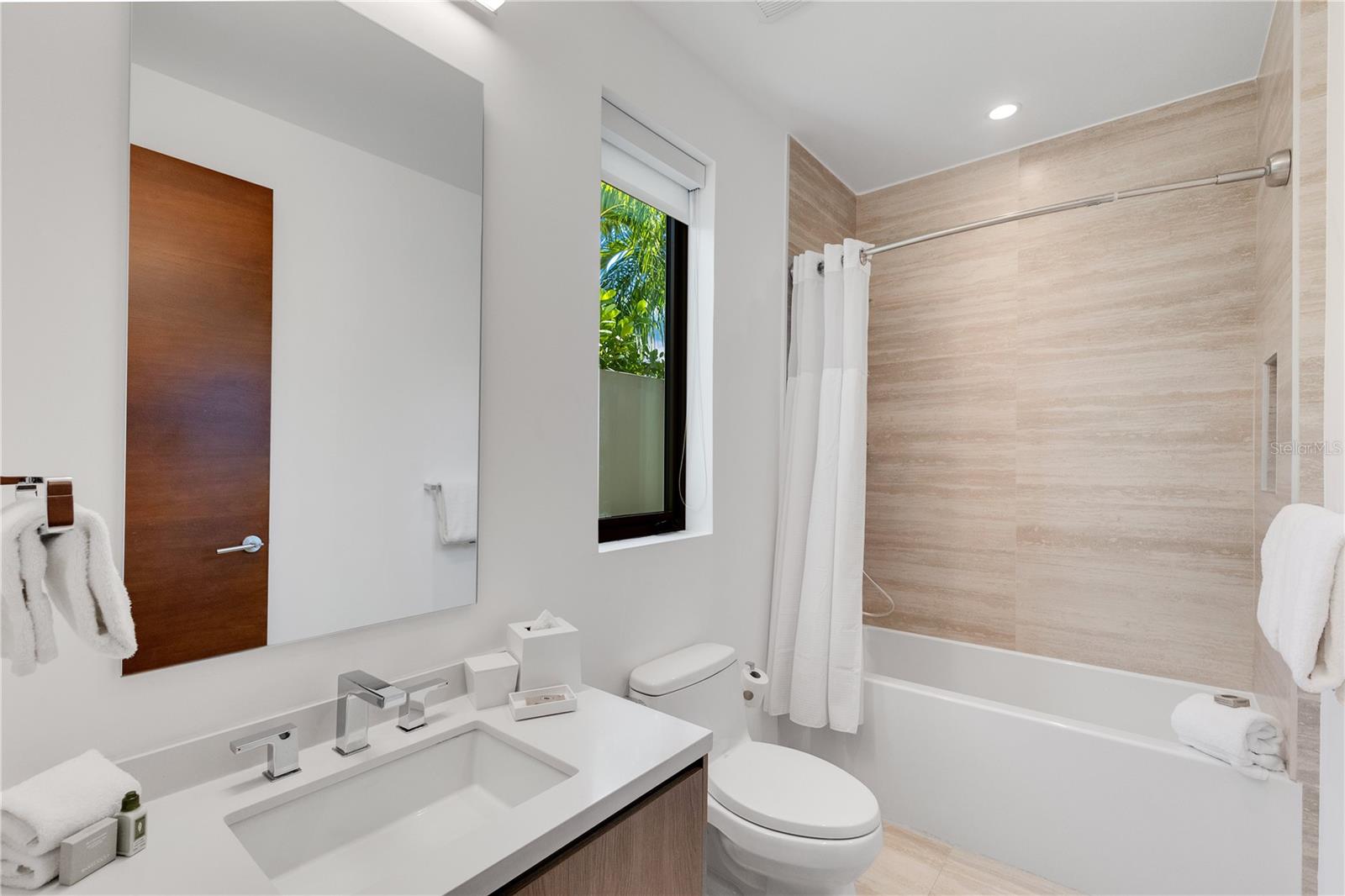 THE ENCLAVE - Residential
