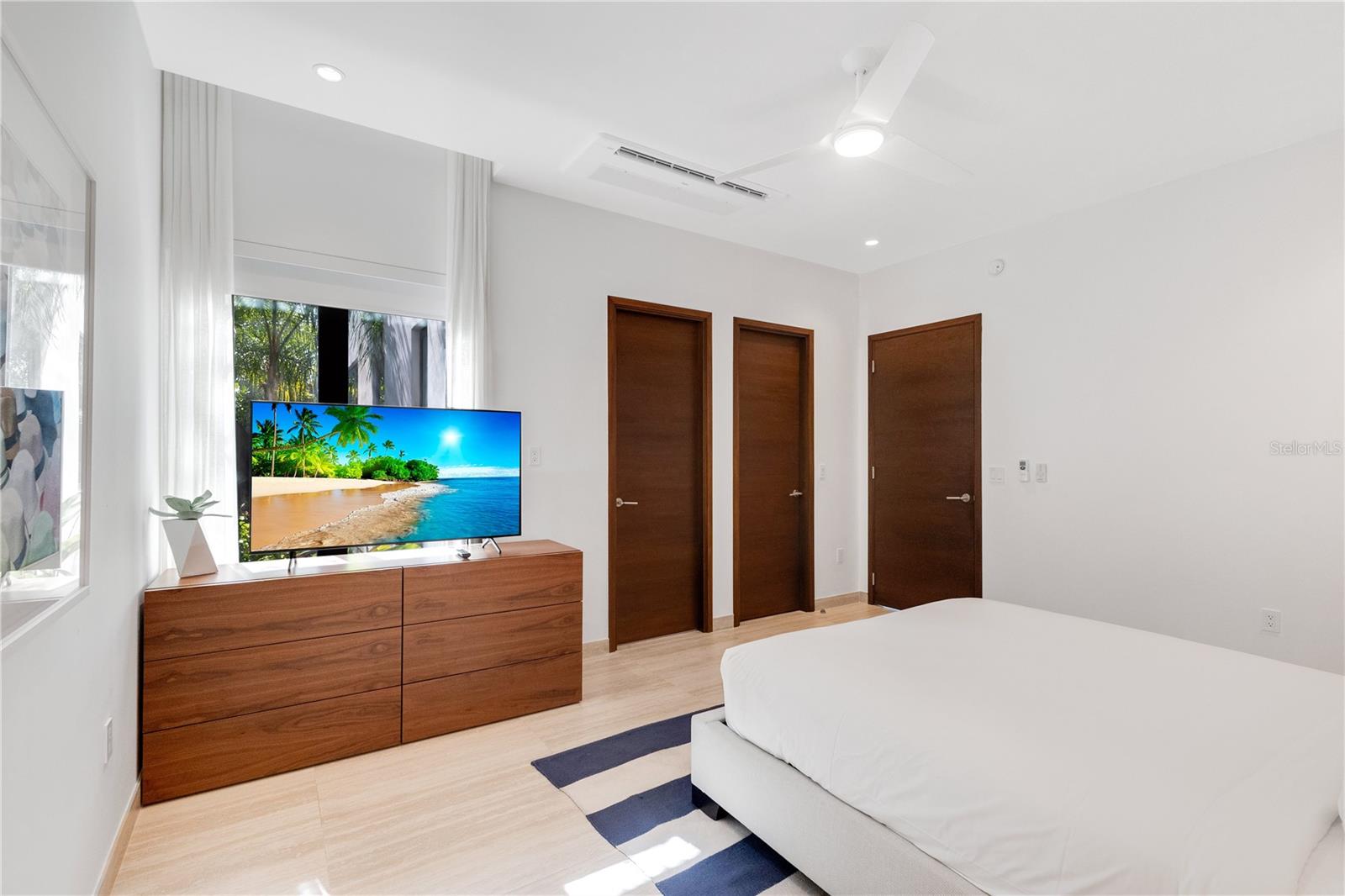 THE ENCLAVE - Residential