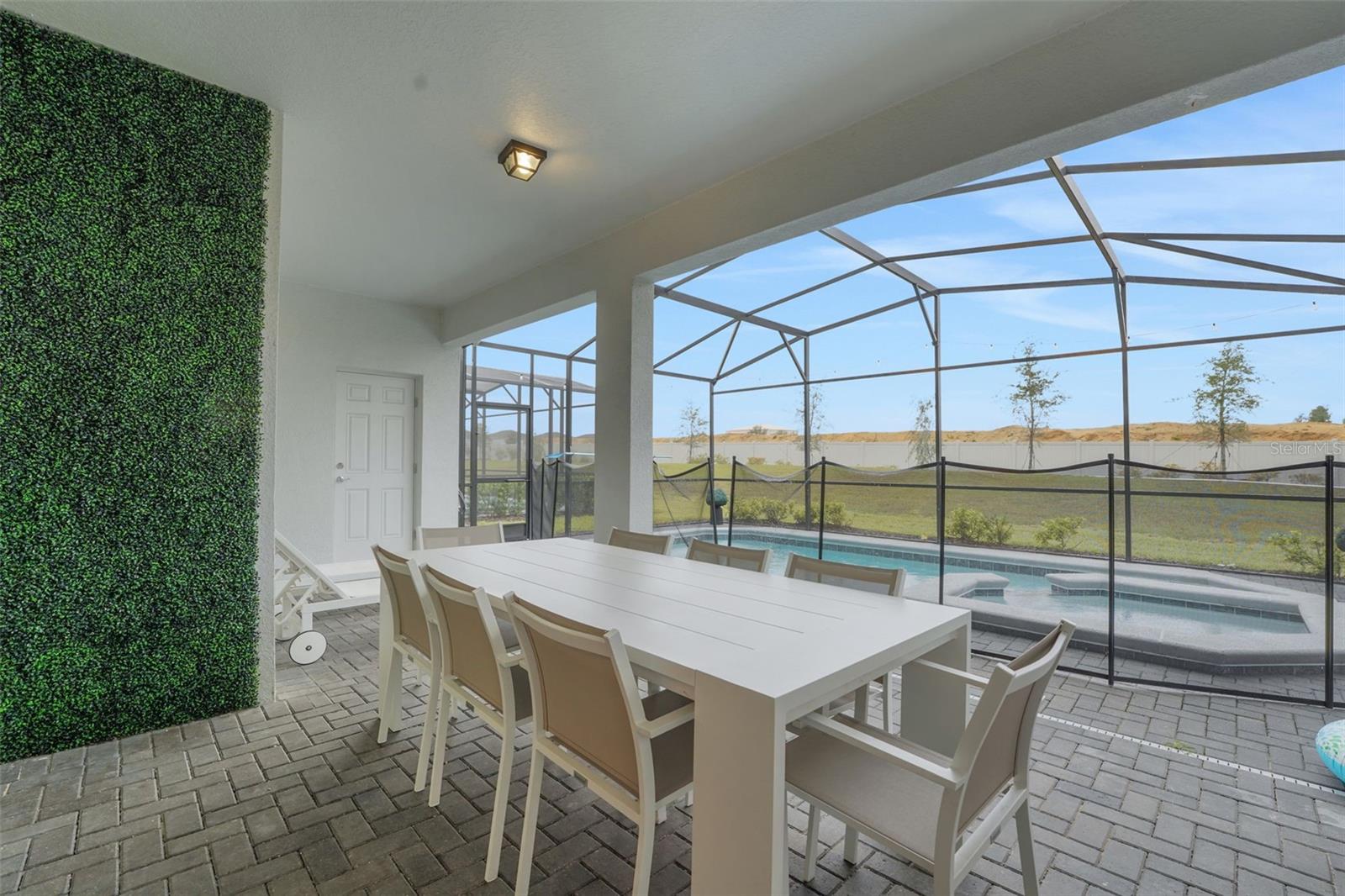 WINDSOR ISLAND RESIDENCE PH 3 - Residential