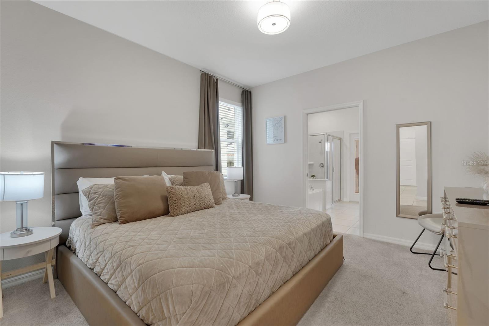 WINDSOR ISLAND RESIDENCE PH 3 - Residential