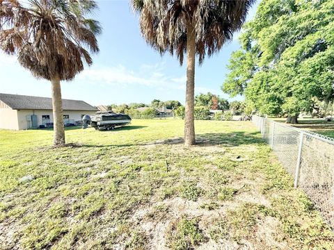 Tiny photo for 3155 Lakeshore Drive, Mount Dora, FL 32757 (MLS # G5111262)