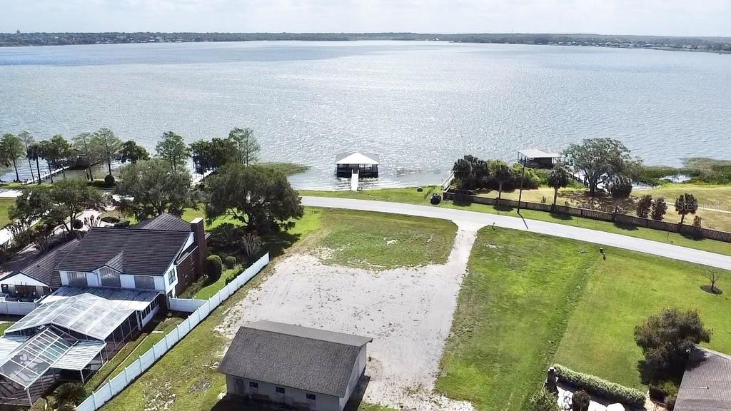 Photo of 3155 Lakeshore Drive, Mount Dora, FL 32757 (MLS # G5111262)