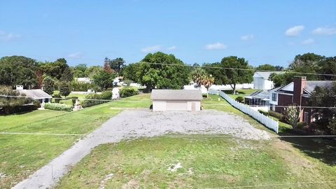 Tiny photo for 3155 Lakeshore Drive, Mount Dora, FL 32757 (MLS # G5111262)