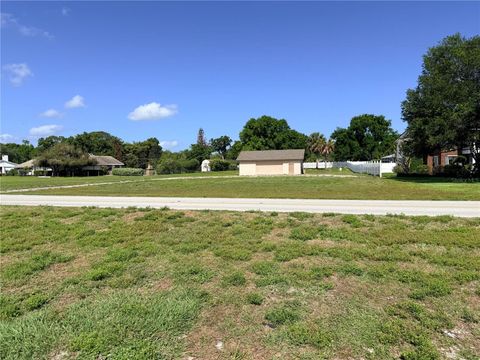 Tiny photo for 3155 Lakeshore Drive, Mount Dora, FL 32757 (MLS # G5111262)