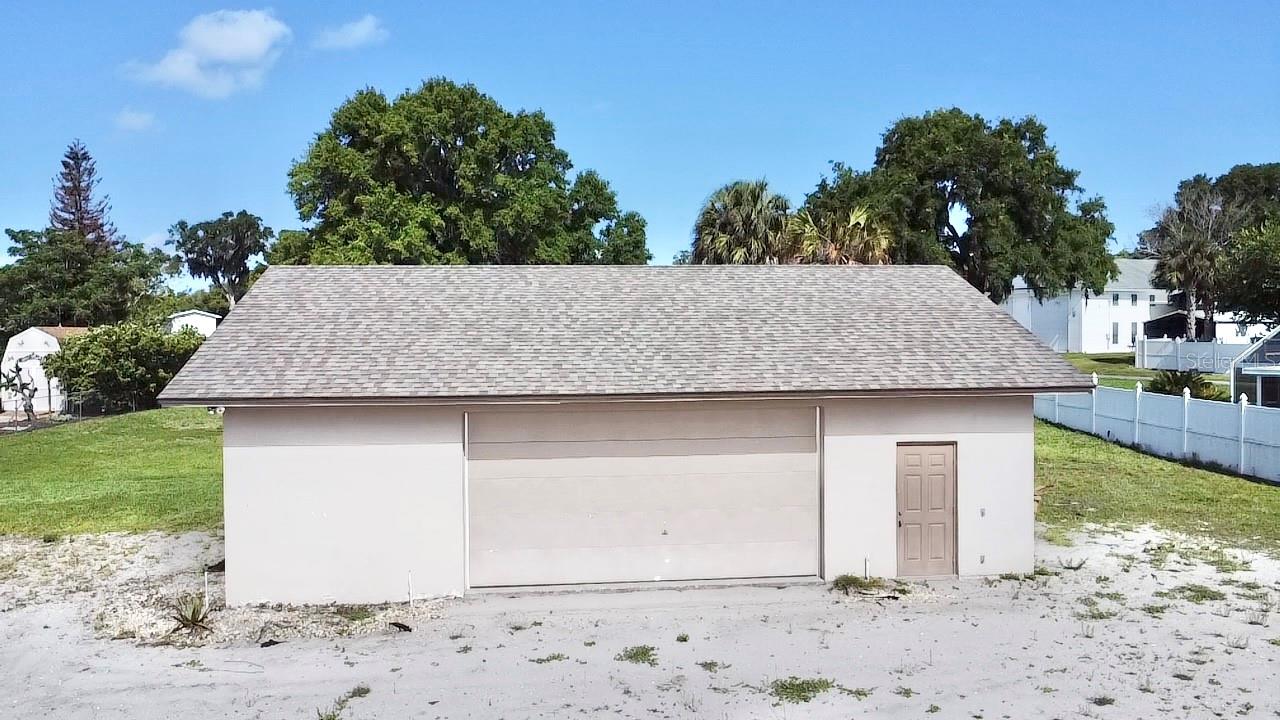 3155 LAKESHORE DRIVE