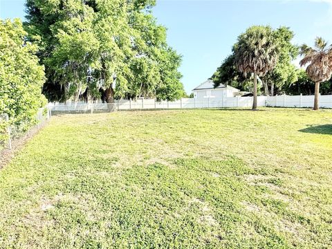 Tiny photo for 3155 Lakeshore Drive, Mount Dora, FL 32757 (MLS # G5111262)